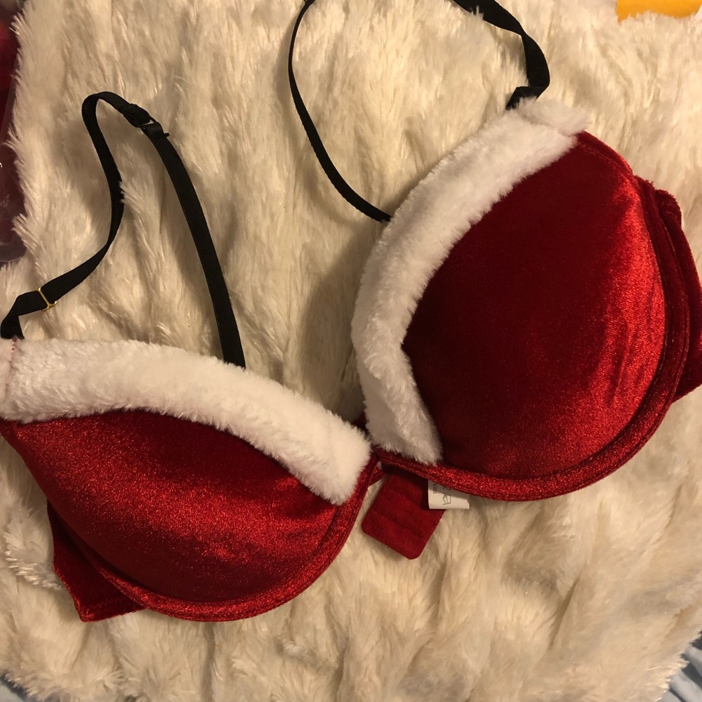 Christmas themed red and white bra 🥰
